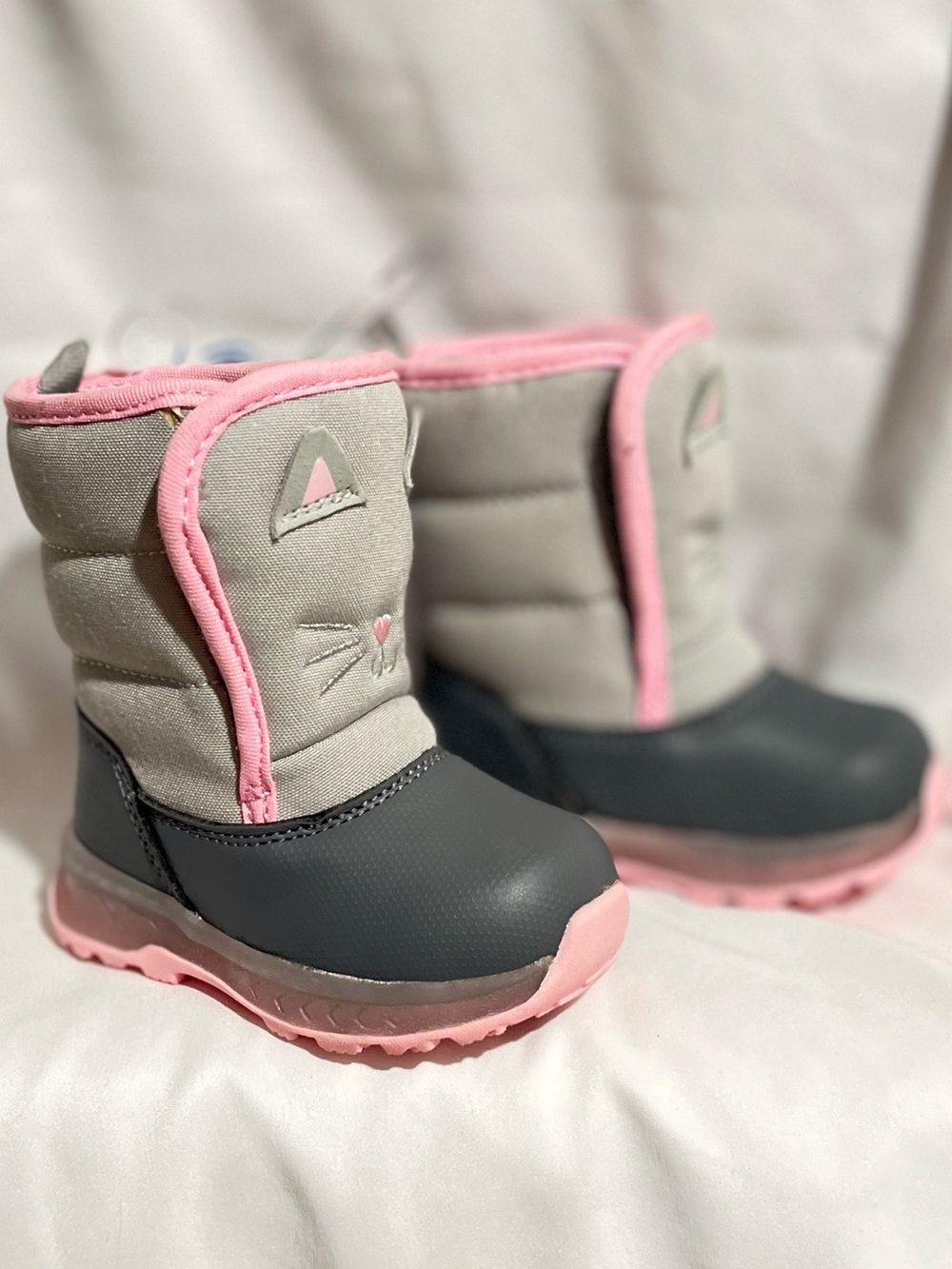 Carter's Boots Grey and Pink Kids Snow Boots, NWT, Light Up Sole, Sz 4Todd